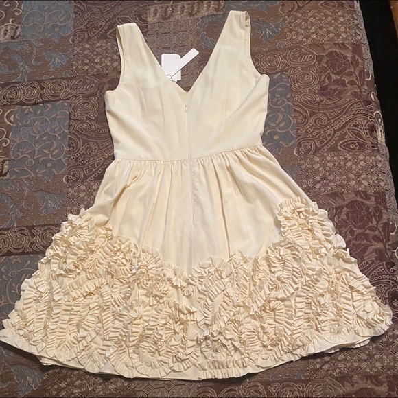 Beautiful Cream Color Dress - Picture 2 of 4